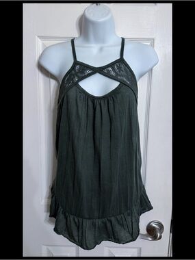 No Boundaries Olive Green Keyhole Halter Tank Top M